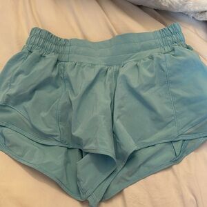 Lululemon hotty hots size 4 2.5 length in color wild blue